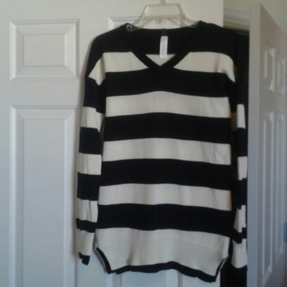 SOLD Girls sz 14 Ivivva sweater (tunic )