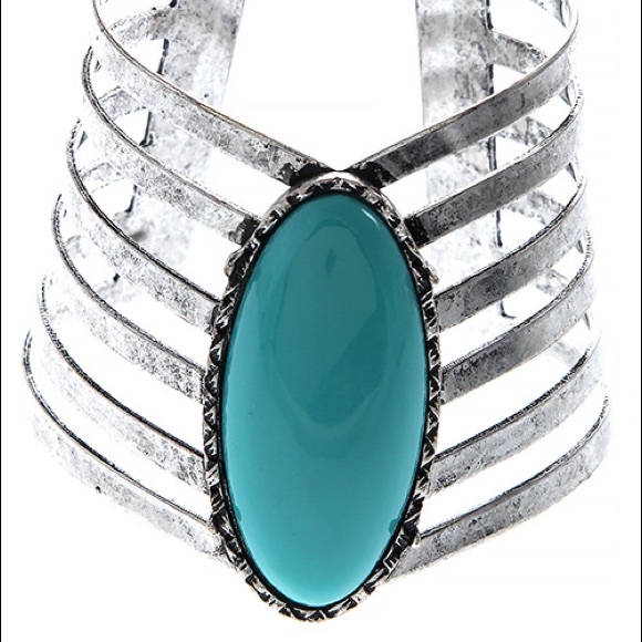 NWT Faux gem 💎 cuff bracelet!