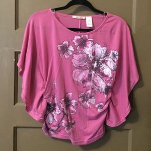 Adorable flowered shirt!