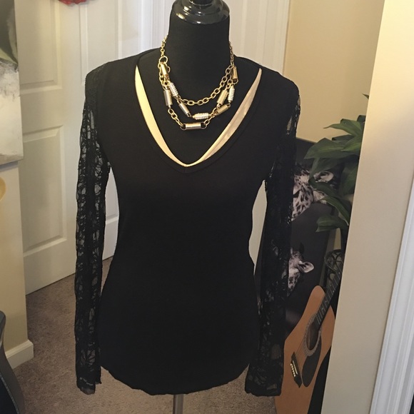 Body Central black & lace shirt