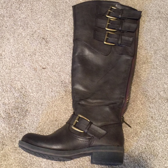 Boots - Picture 2 of 3