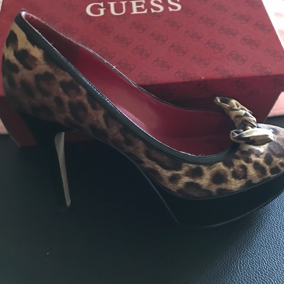 Leopard print Guess heels - Picture 2 of 4