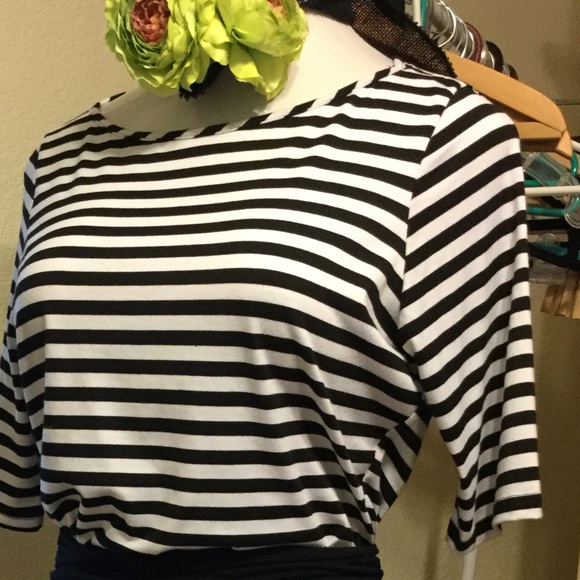 Green Envelope LA Tops - Dressy T. Worn a few times. So cute!