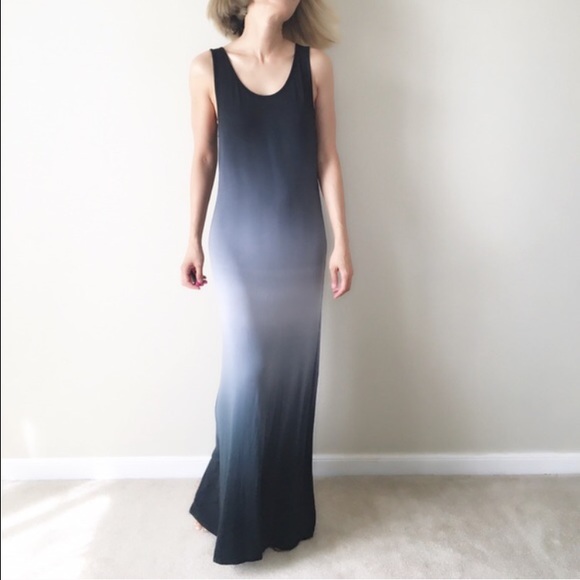 Resort luxe maxi open back dress . - Picture 2 of 4