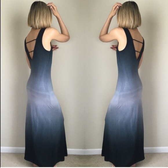 Resort luxe maxi open back dress . - Picture 3 of 4