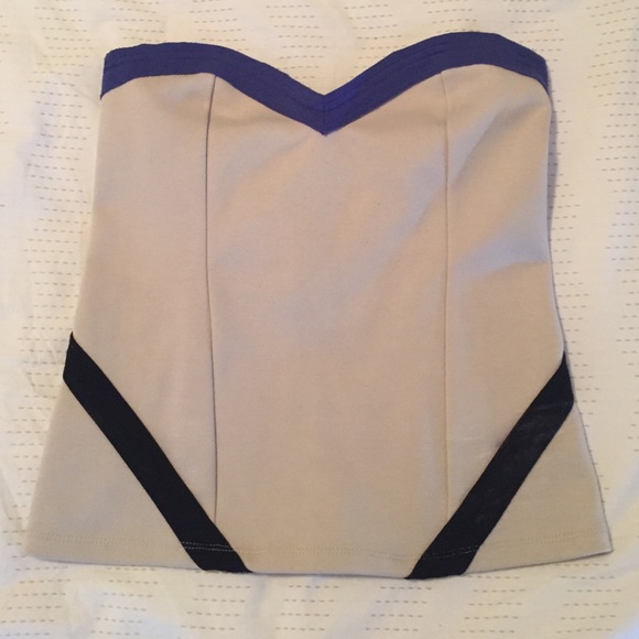 Stretchy sweetheart neckline strapless top