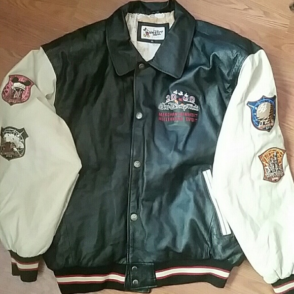 Official Walt Disney World  jacket/coat 2000 ed.