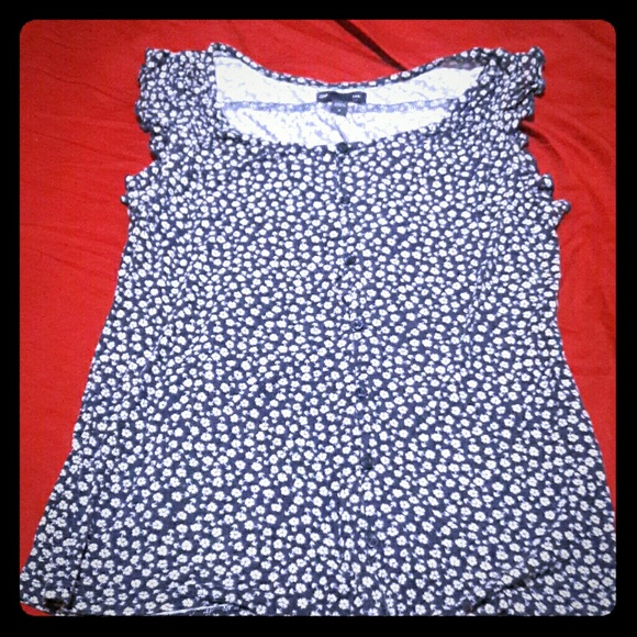 5/$10 Gap dainty floral navy top
