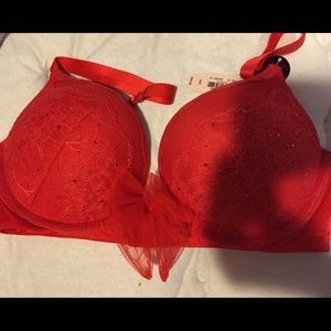 NWT Victoria Secret Bombshell Bra