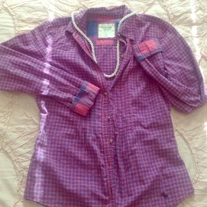 Adorable A&F pink checkered shirt.