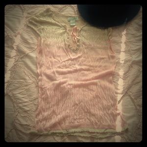Banana Republic sweet, feminine blouse. 100% rayon