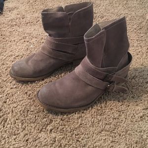 Ecoté gray suede booties, size 8
