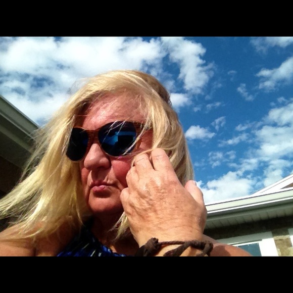 Meet your Posher, Debbie - Picture 5 of 8