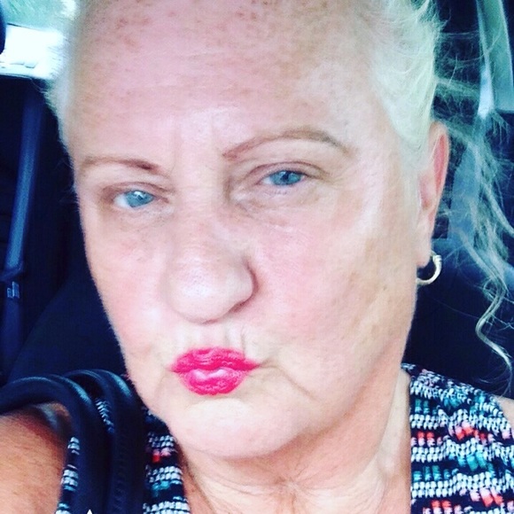 Meet your Posher, Debbie - Picture 6 of 8