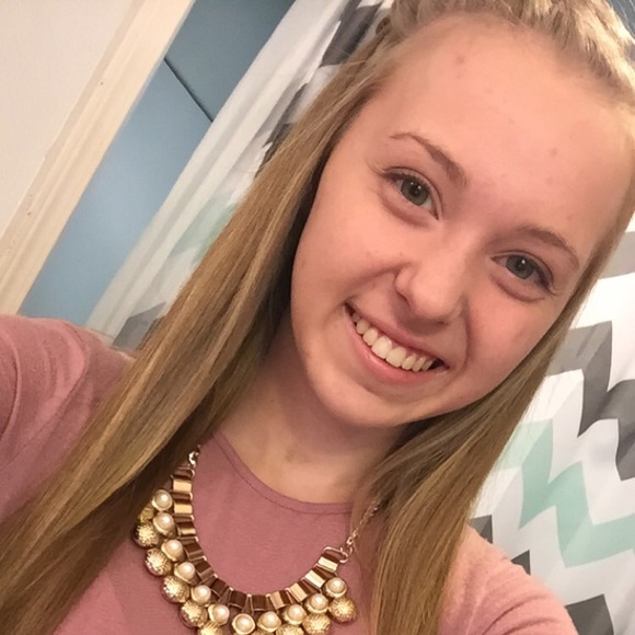 Meet your Posher, Danielle