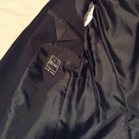 Black suit - Picture 3 of 4