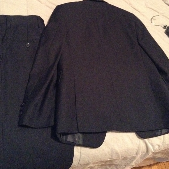 Black suit - Picture 4 of 4