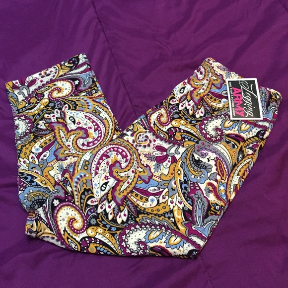 Brand New Leggings - Capri Length!