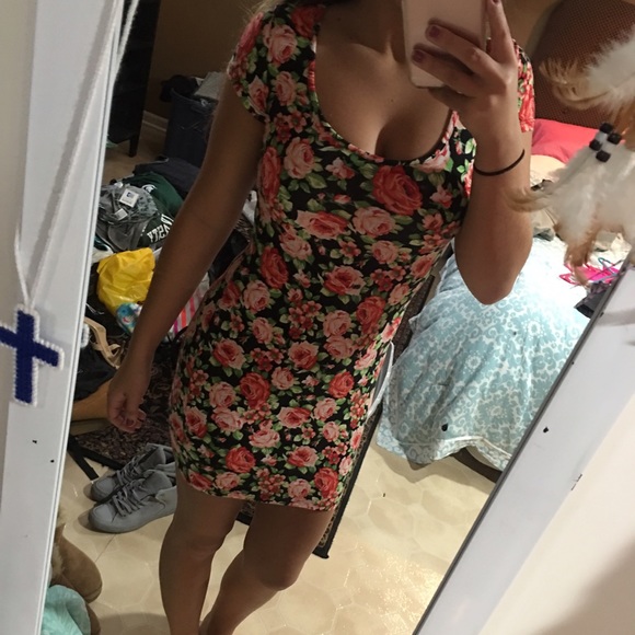 Dress - Picture 3 of 3