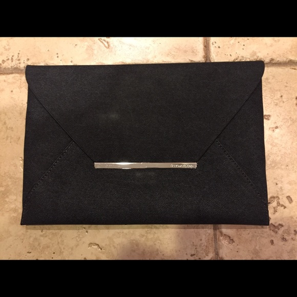 Black clutch