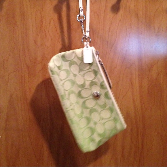Wristlet
