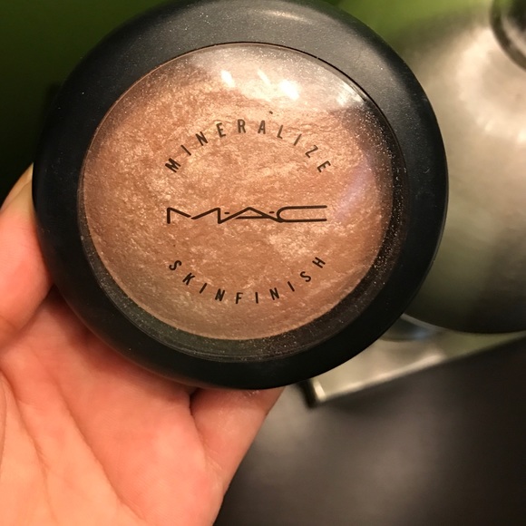 Mac soft and gentle highlighter