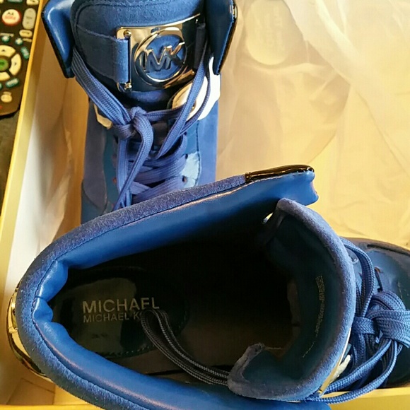 Michael Kors Sneakers - Picture 2 of 3