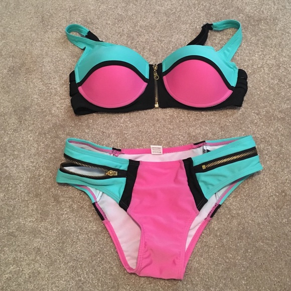 Brand new color blocking bikini