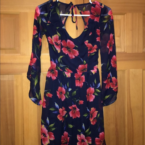 backless dress - Picture 2 of 3