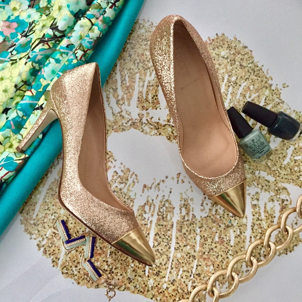 ❤️ HP NWT J. Crew Gold Glitter Cap Toe Pumps❤️