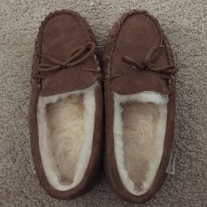 Size 8 Bearpaw Slippers