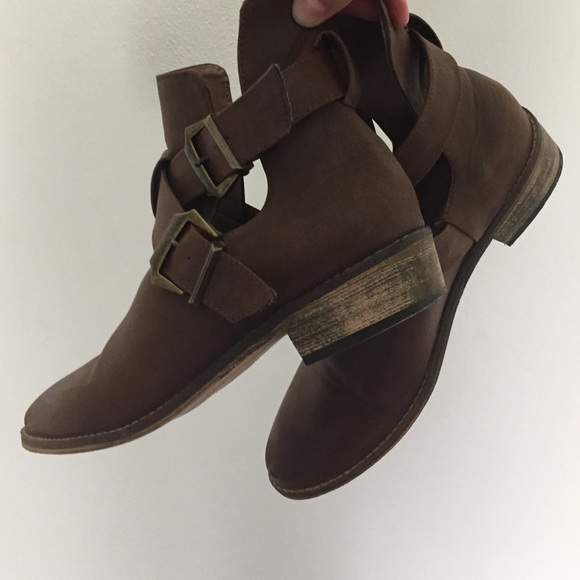 BROWN BOOTIES