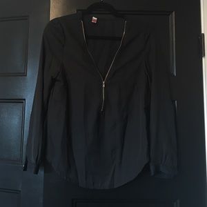 Black top with zipper detail