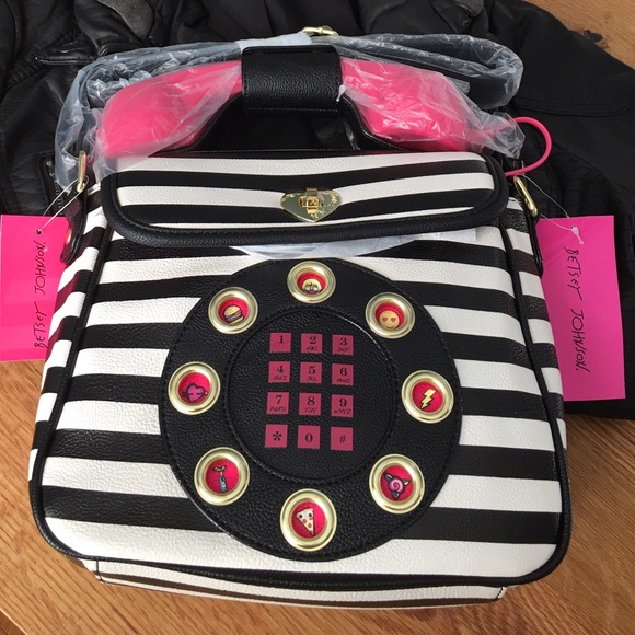 ❗️Betsey Johnson phone cross body