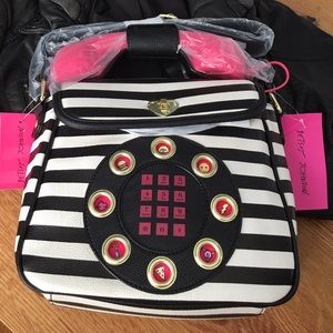 ❗️Betsey Johnson phone cross body