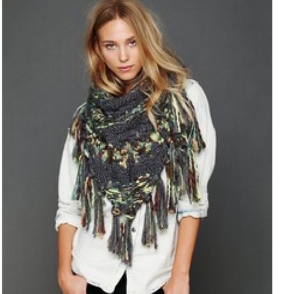 Free People Accessories - Free People sweater fringe scarf