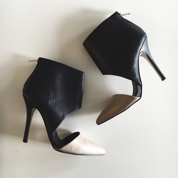 Aldo Shoes - Aldo Nude & Black Heels Aldo Shoes - Aldo Nude & Black Heels