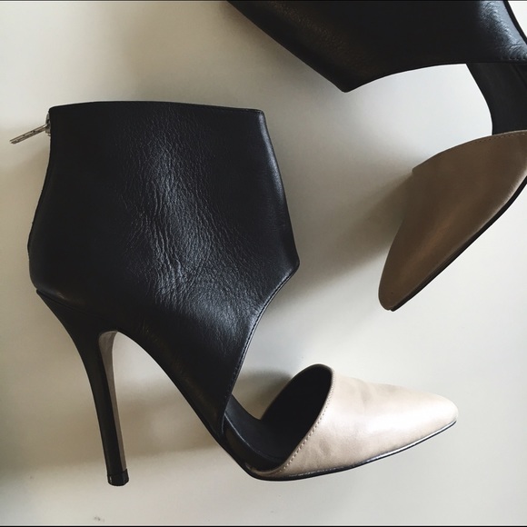 Aldo Shoes - Aldo Nude & Black Heels Aldo Shoes - Aldo Nude & Black Heels