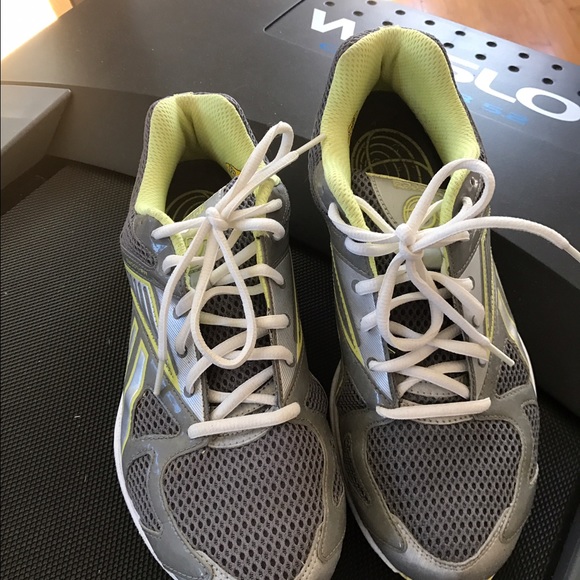 Rebook "easy tone" walking sneaker