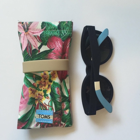 Toms Matte Black Traveler Florentin Sunglasses - Picture 2 of 4