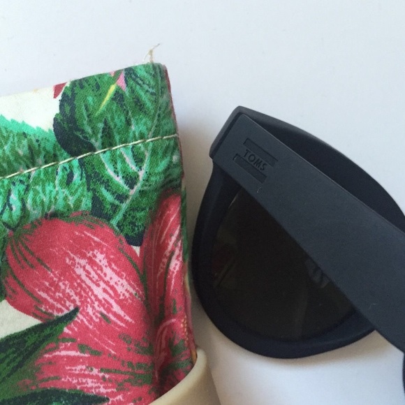 Toms Matte Black Traveler Florentin Sunglasses - Picture 3 of 4