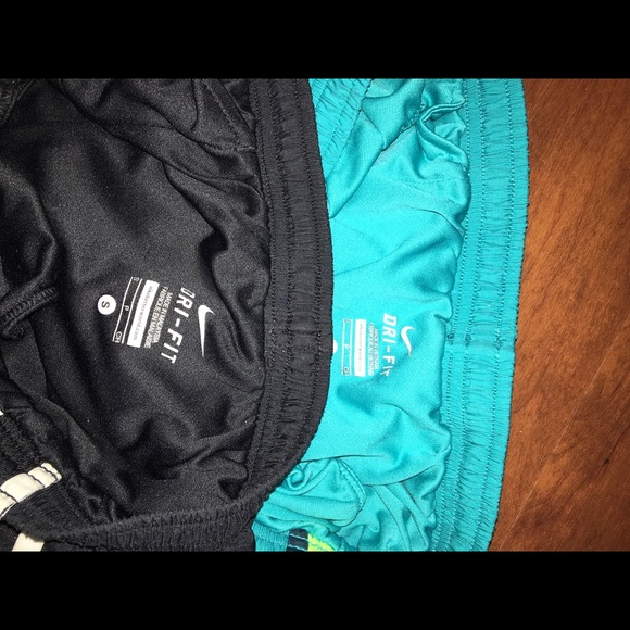 Four pairs of perfectcondition Nike running shorts - Picture 3 of 4
