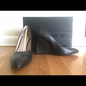 Women's Clarks Black Leather Wedge Heel Size 8M