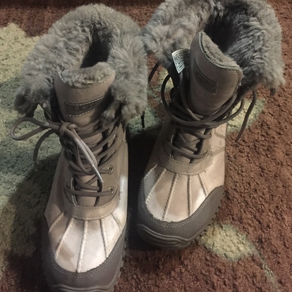 Gray Adirondack Uggs winter boots size 7.5