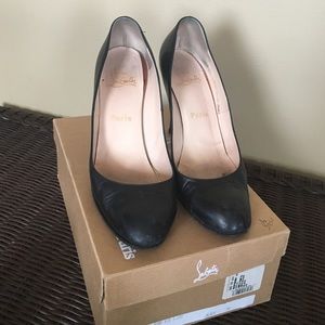 Christian louboutin black simple toe pumps