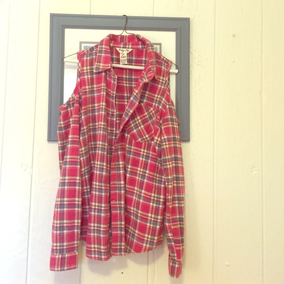 Pink/blue flannel. Worn once!