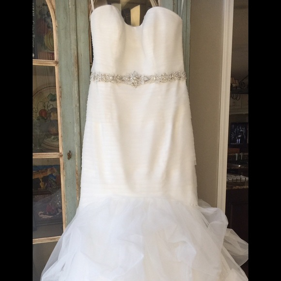 Allure Bridals Wedding Dress, style 9317