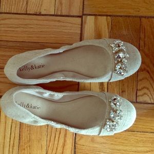 Bejeweled tan/gold flats!