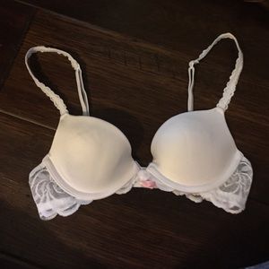 Very cute/sexy white lace bra from PINK