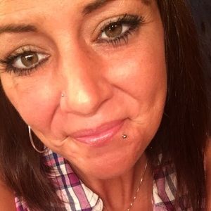 Meet your Posher, Lara